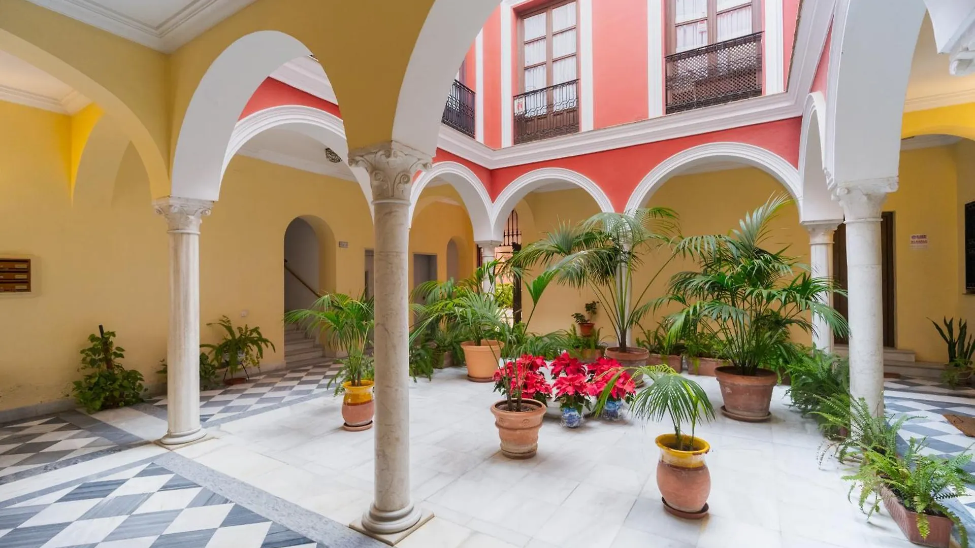 Wide With Terrace & Parking- 3Bd 2Bth- Alfalfa Apartment Seville 0*,  Spain