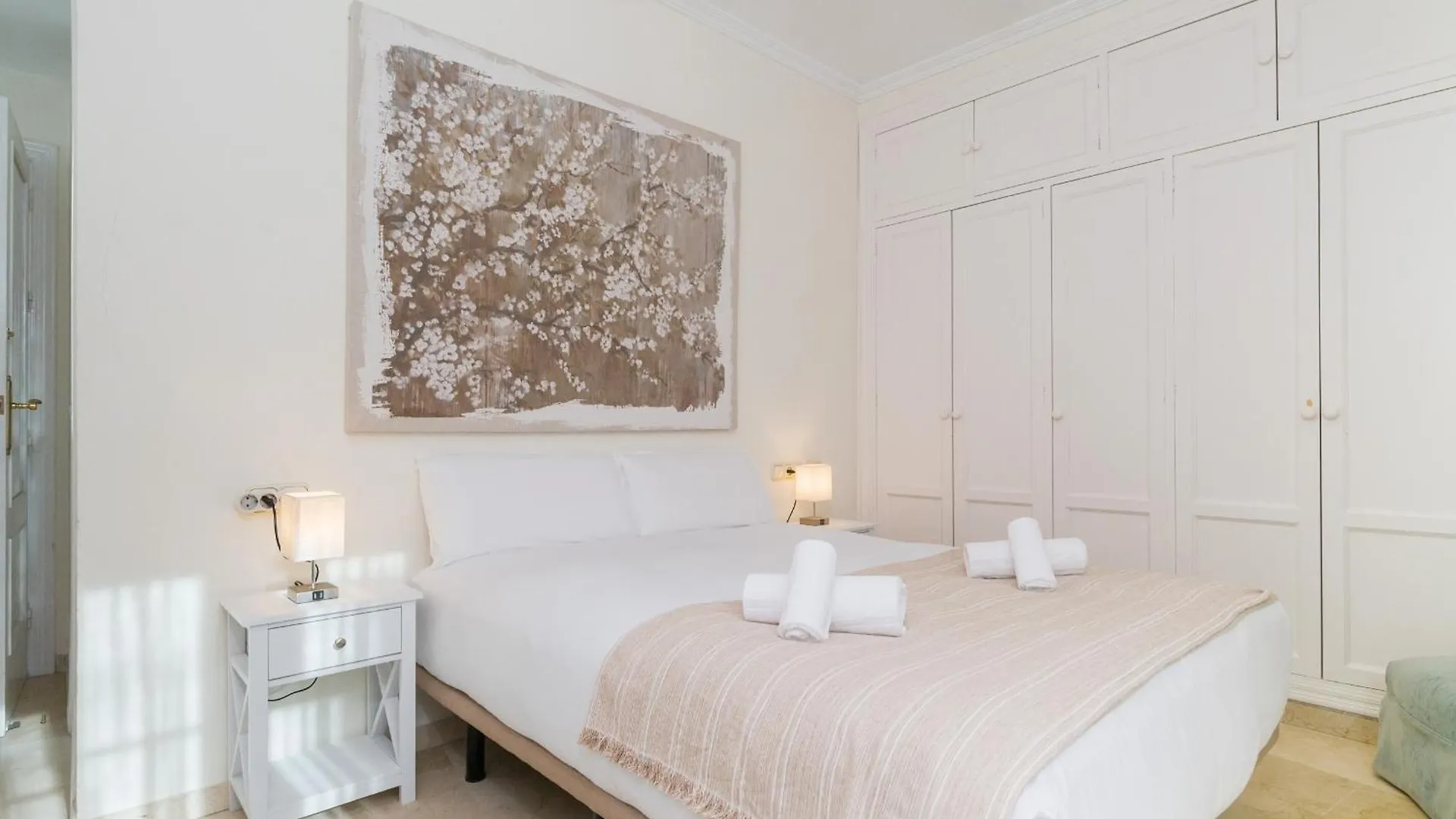 Wide With Terrace & Parking- 3Bd 2Bth- Alfalfa Apartment Seville