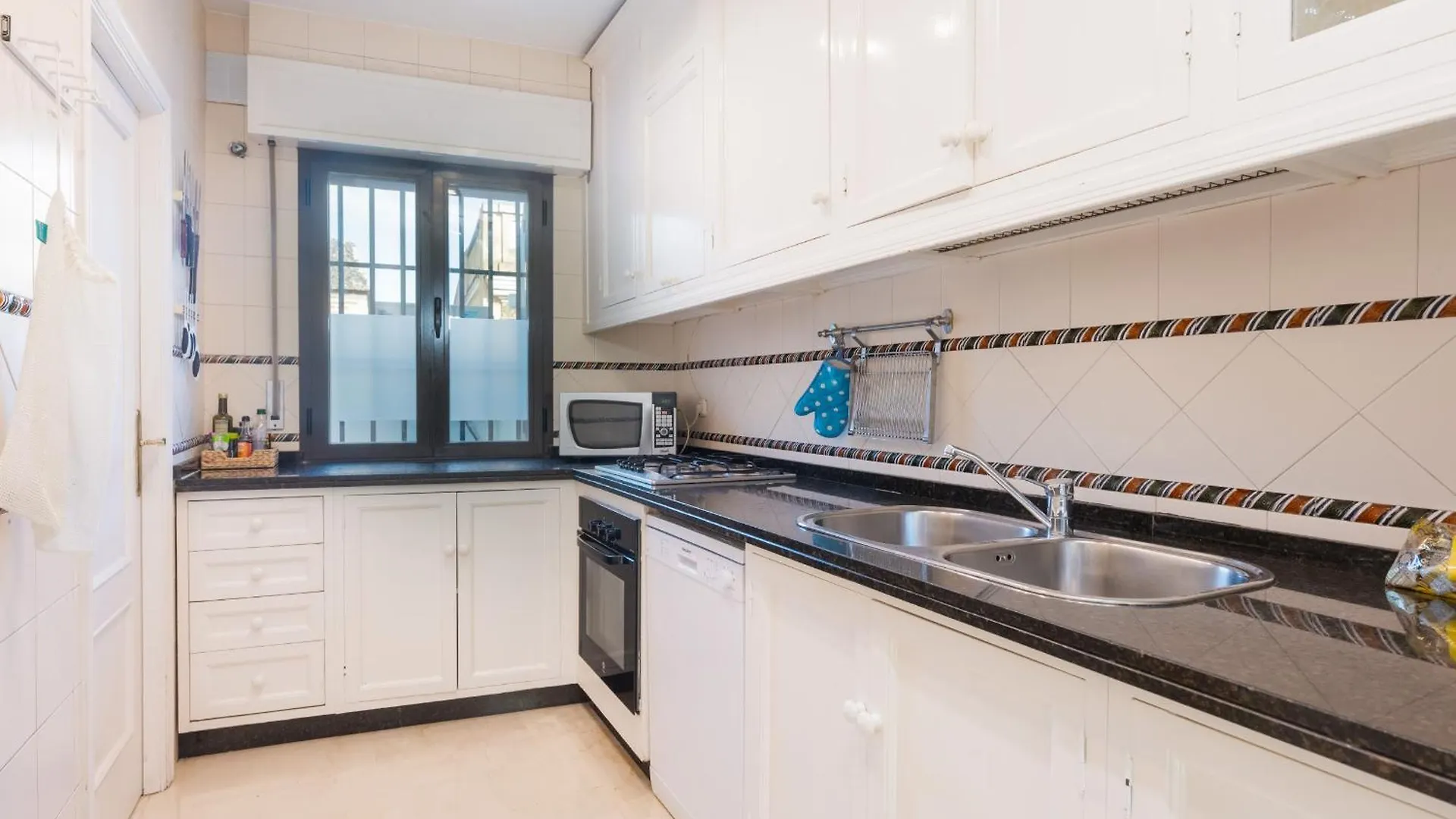 Wide With Terrace & Parking- 3Bd 2Bth- Alfalfa Apartment Seville